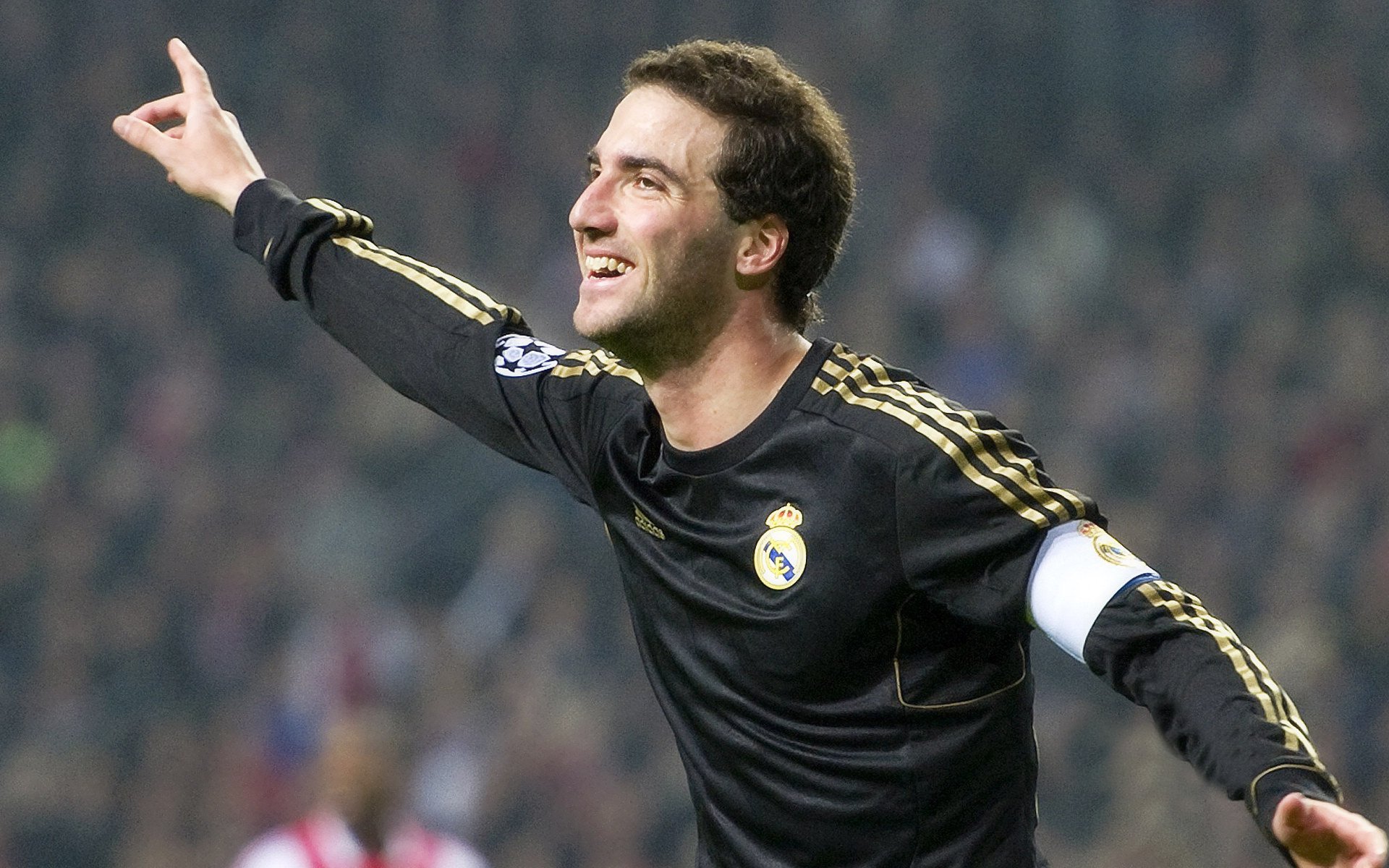 23岁新星打破尘封15年世界纪录,田径史迎来崭新篇章